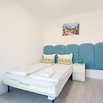 Blue Horizon Sea View 1br Apartment Warna
