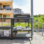 Blue Horizon Sea View 1br Warna